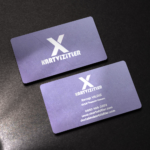 Fantazi Kartvizit – Lila Kağıt, Yaldız Baskı, Dubleks Sıvama