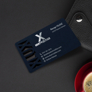 Fantazi Dikey Lacivert Kartvizit – Lazer Kesim ve Gümüş Yaldız Detayları